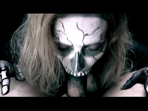 ❤️ 魔性の女、黒い口でチンコをしゃぶり、ザーメンを飲み込む。 ️  at us ❌️